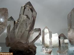 Bergkristalle Kristalle Mineralien Amethyst Turmalin Heilsteine Strahlen Schweiz