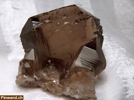 Bild 4: Rauchquarz Morion Gwindel Kristalle Mineralien Strahlen Schweiz aus dem Wallis