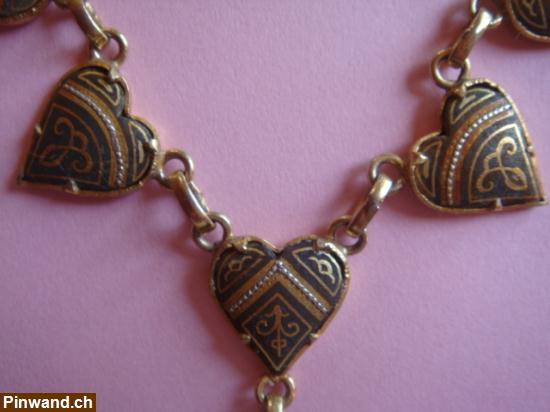 Bild 4: Halskette mit Herzen