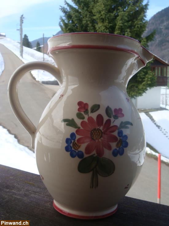 Bild 1: Wein- Wasserkrug Steingut mit Blumenmuster