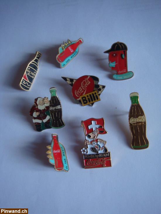 Bild 1: Coca Cola Pins (8 Stk.)