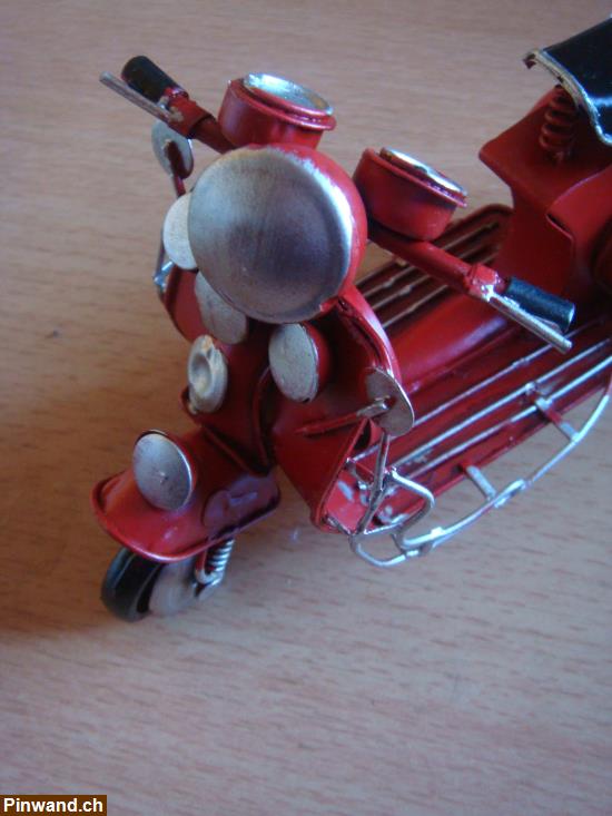 Bild 3: Blechmodell Vespa, rot