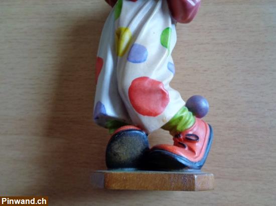 Bild 3: Wood Carvings (Holzschnitzereien) / Jonglierender Clown
