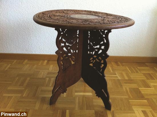 Bild 1: Tisch - Holz - Handarbeit mit Traubenmotiv