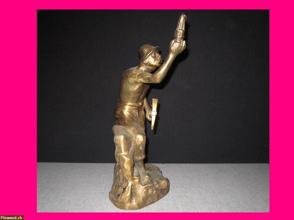 Bild 4: Messing Figur Skulptur mann mit laterne und bickel