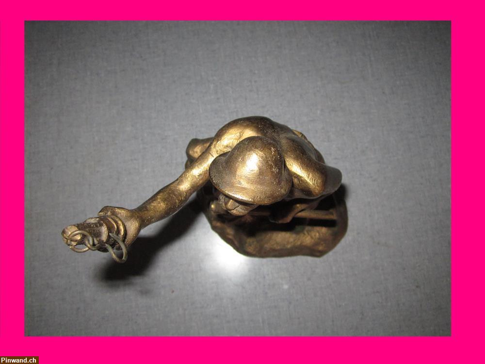 Bild 7: Messing Figur Skulptur mann mit laterne und bickel
