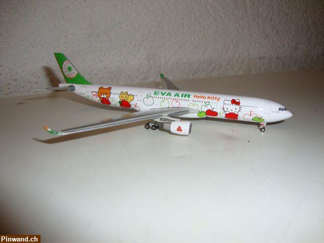 Bild 2: Hello Kitty Boeing  A330-300 zu verkaufen