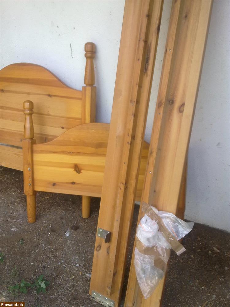 Bild 2: Bettstatt aus Kieferholz zu verkaufen