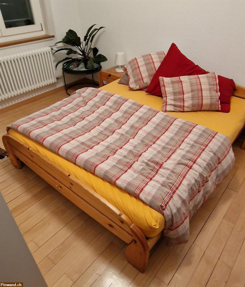 Bild 1: Doppelbett 160x200 mit Nachttischli zu verkaufen