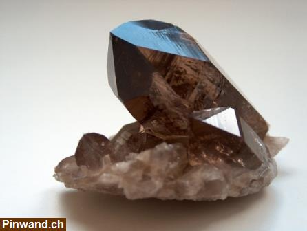Bild 2: Kristalle Mineralien Rauchquarz Gwindel Rosafluorit Eisenrosen Heilsteine Schweiz aus dem Wallis