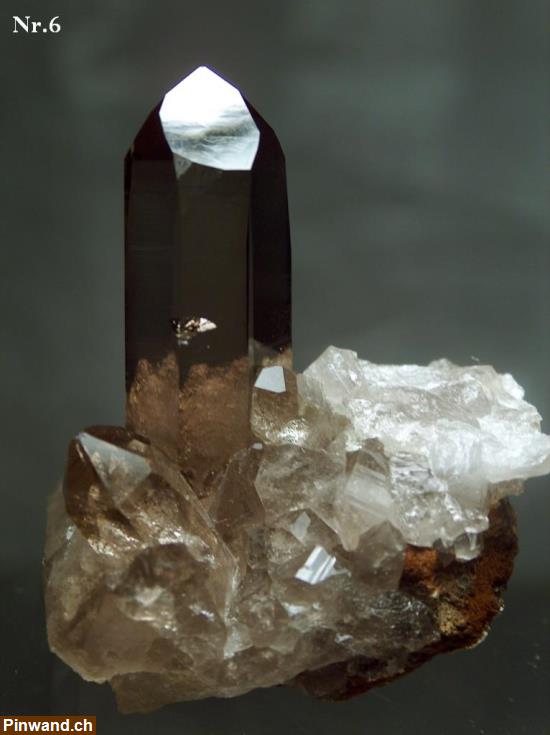 Bild 3: Rauchquarz Morion Gwindel Kristalle Mineralien Strahlen Schweiz aus dem Wallis