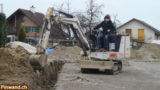 Bild 1: Bagger zu vermieten