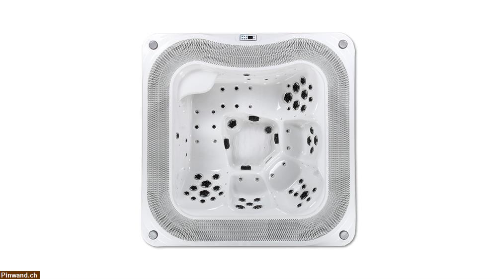 Bild 4: Uniquely 5-Plätzer – Whirlpool Infinity Cocos