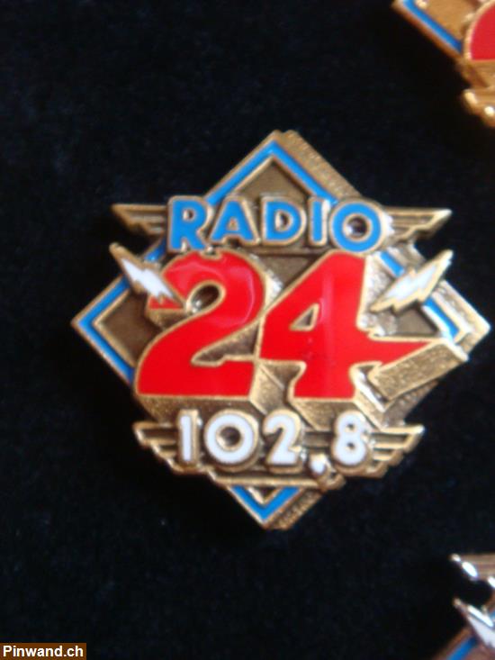 Bild 3: Radio 24 Pins in Originalschatulle