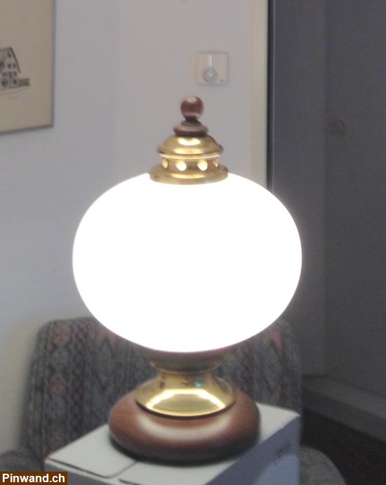 Bild 1: Dekorative Tischlampe