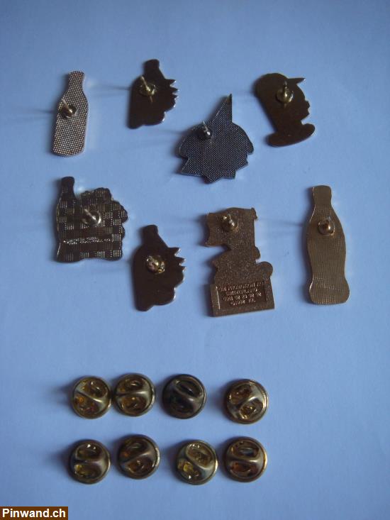 Bild 4: Coca Cola Pins (8 Stk.)