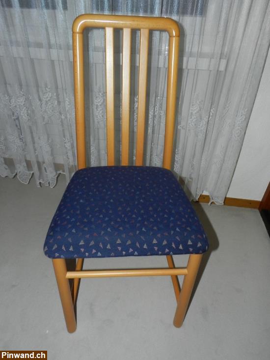 Bild 2: Stuhl Holz hell Esstisch blau fein gemustert 1 Stk.