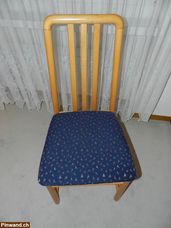 Bild 3: Stuhl Holz hell Esstisch blau fein gemustert 1 Stk.