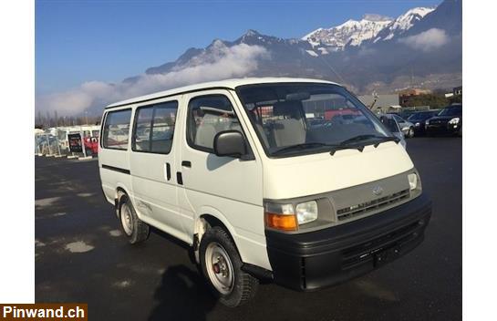 Bild 1: Toyota Hiace oder Toyota Previa.