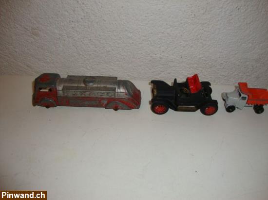 Bild 2: 3 alte Spielzeugautos