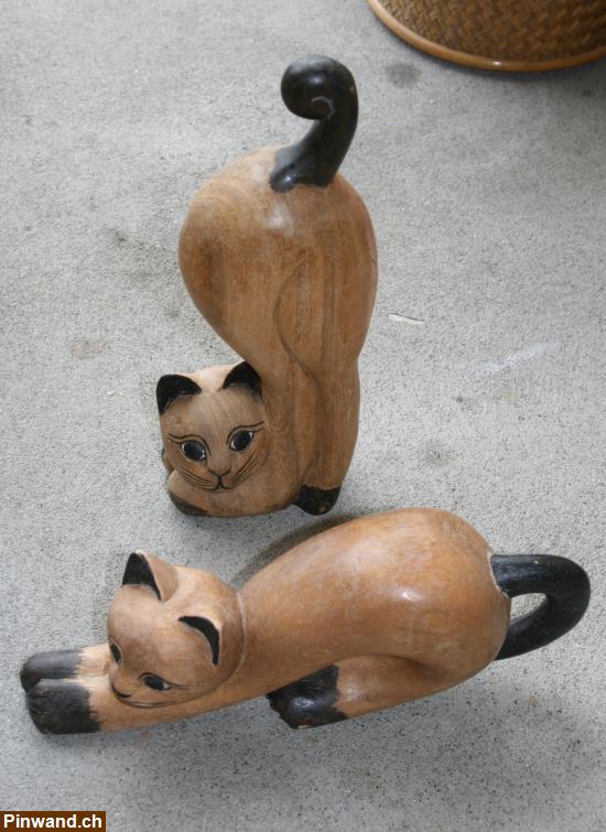 Bild 1: Zwei Katzen aus Holz - Handarbeit