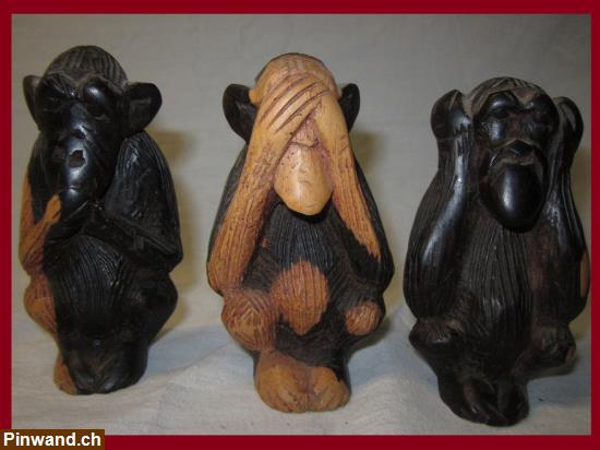 Bild 1: Die 3 Affen aus Holz - NICHTS hören, sehen, sagen...