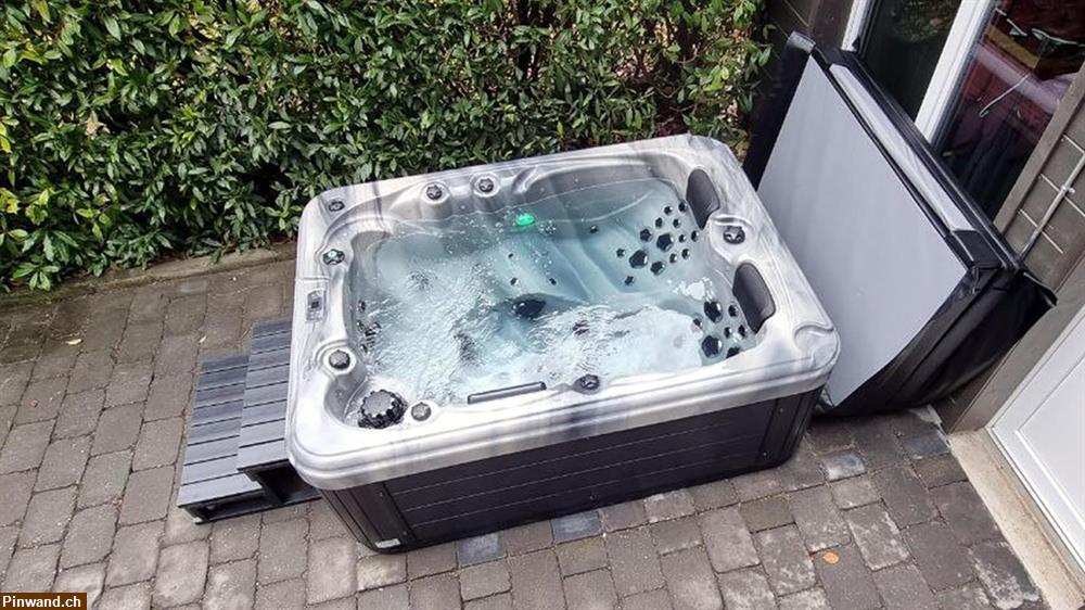 Bild 5: Der beliebte Whirlpool «Stingray 6630»