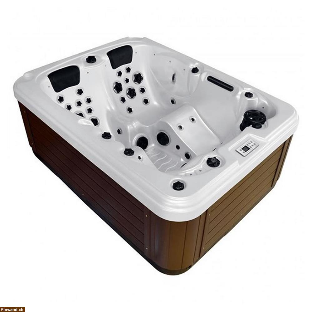 Bild 6: Der beliebte Whirlpool «Stingray 6630»