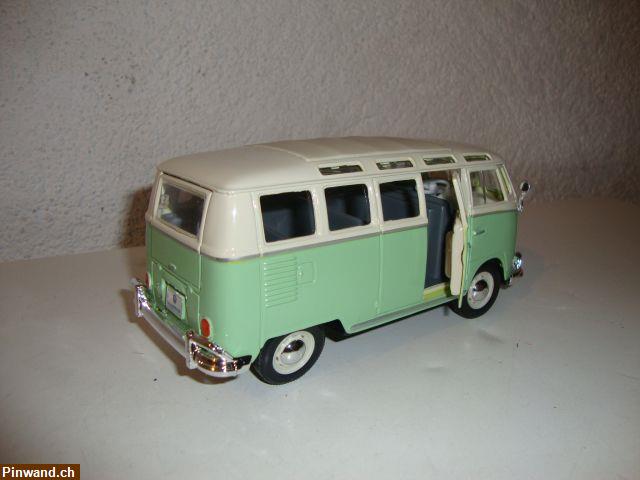 Bild 2: VW Bus Samba aus Metall im Masstab 1:25 zu verkaufen