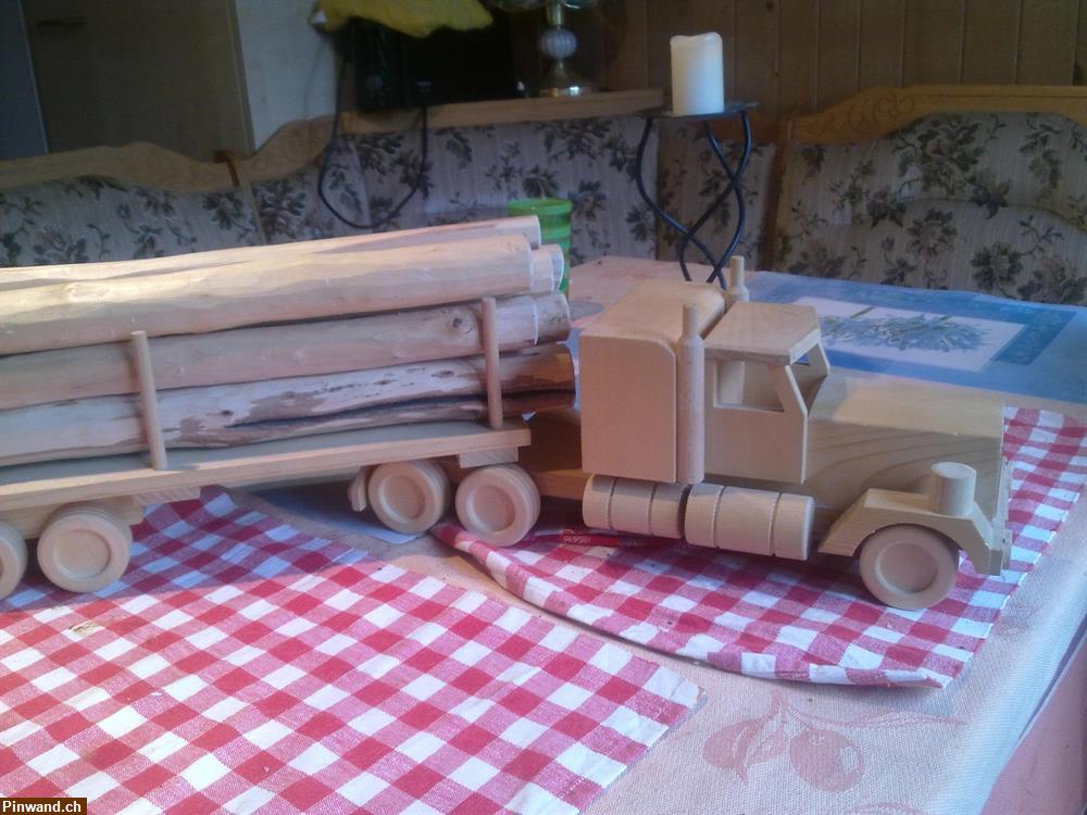 Bild 3: Lastwagen mit Anhänger und Holzladung - 100% Naturholz
