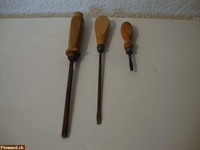 Bild 1: 3 alte Werkzeuge