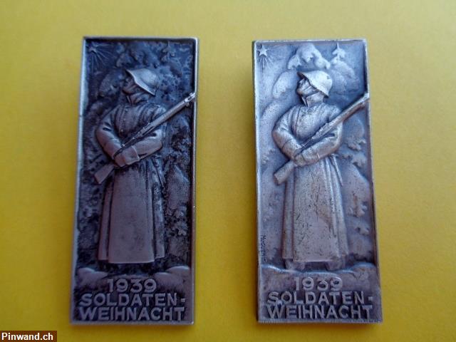 Bild 1: Soldatenweihnacht 1939 Abzeichen (Silber und Bronce)