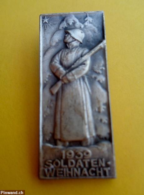 Bild 5: Soldatenweihnacht 1939 Abzeichen (Silber und Bronce)