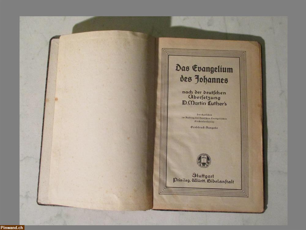 Bild 1: alte buch das evangelium des johannes