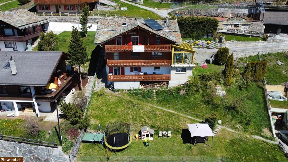 Bild 1: Chalet 2 Wohnungen Wintergarten unverbaubare ruhige Lage Spielplatz Anbau Garagen super Aussicht