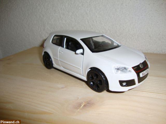 Bild 5: VW Golf GTI aus Metall im Masstab 1:32 Modellauto