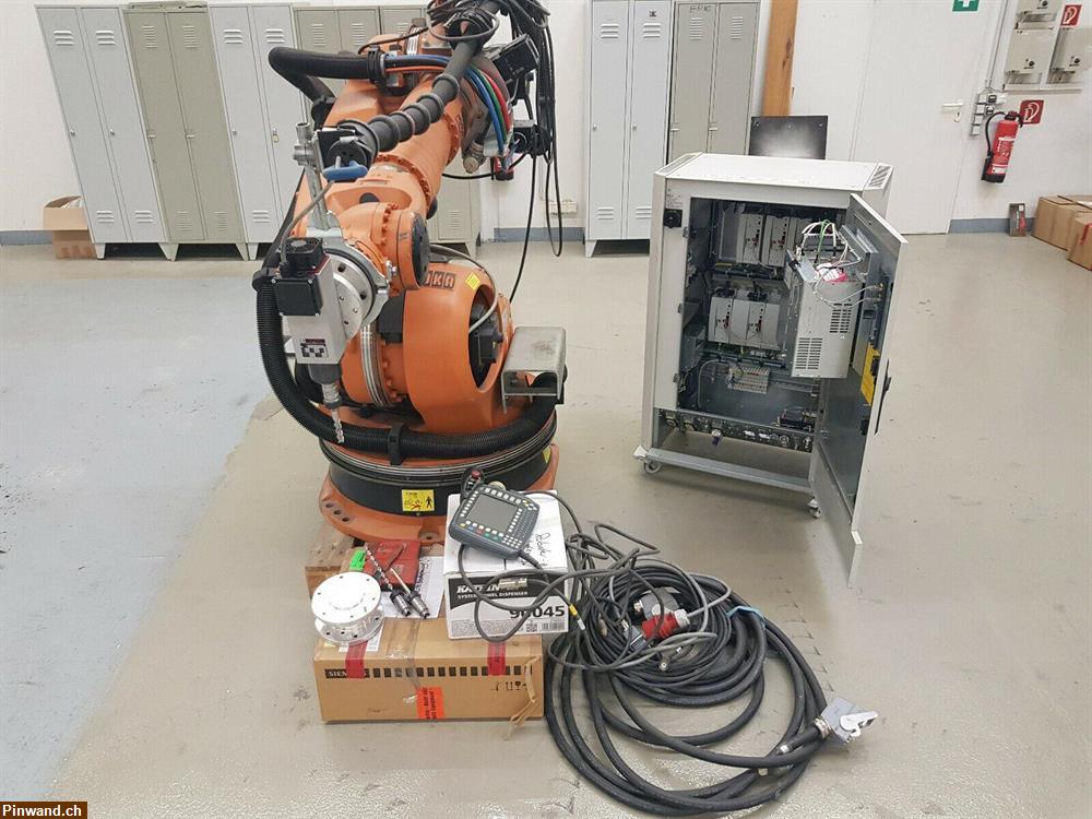 Bild 1: Kuka Roboter KR210 L150 Baujahr 2008