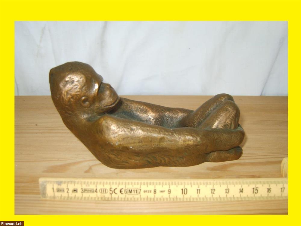 Bild 9: Gorilla Figur Bronzeskulptur