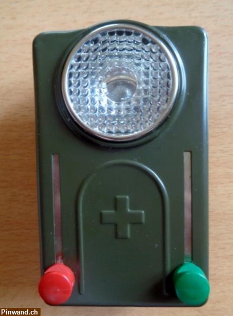 Bild 3: CH-Armee Taschenlampe in Aufbewahrungs/Transporttäschchen