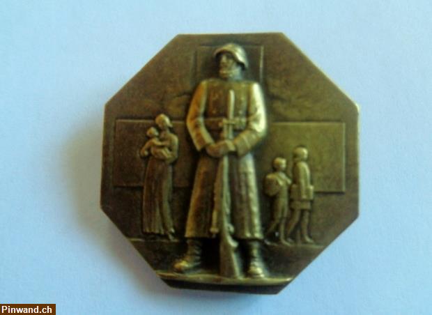 Bild 1: Bronce Medaille 1940 / 2. Weltkrieg zu verkaufen
