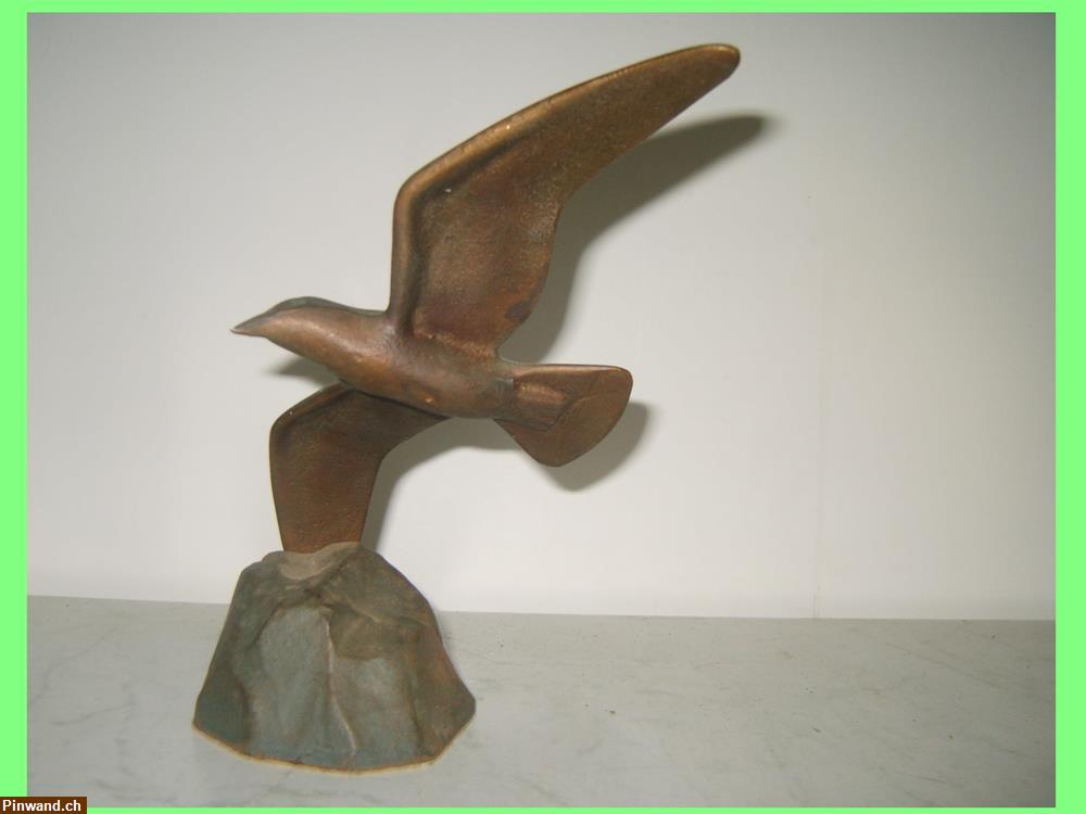 Bild 1: Bronzefigur Bronzefigur mit Metal Sockel
