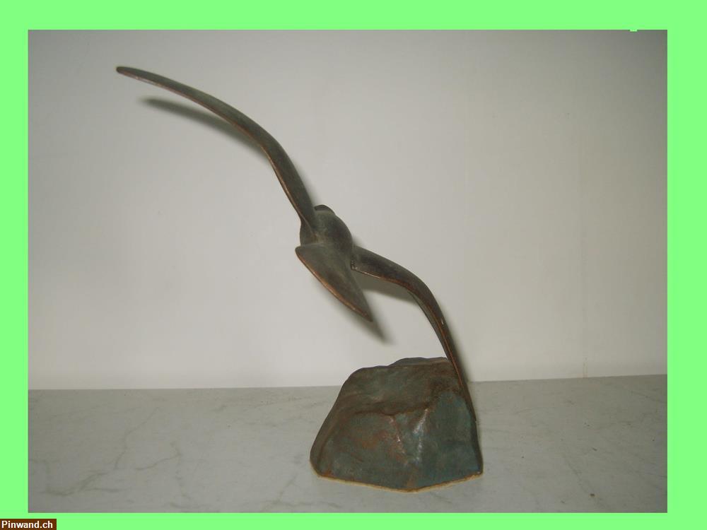 Bild 4: Bronzefigur Bronzefigur mit Metal Sockel