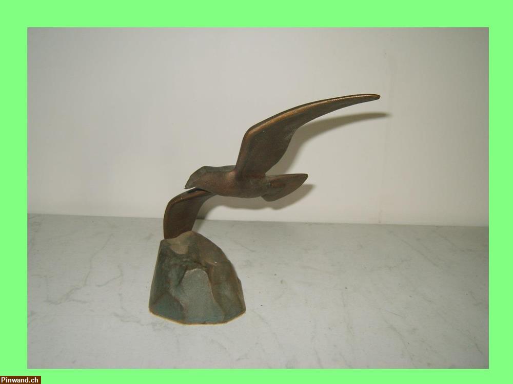 Bild 7: Bronzefigur Bronzefigur mit Metal Sockel