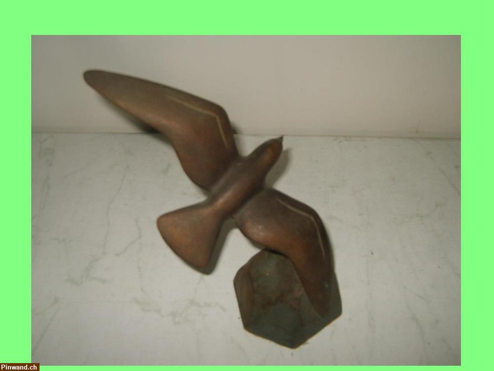 Bild 8: Bronzefigur Bronzefigur mit Metal Sockel