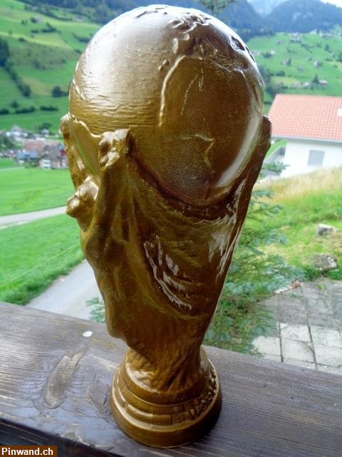 Bild 2: Fifa Weltcup Statue Italia 90 (Natürlich nicht das Original)