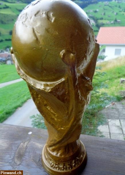 Bild 3: Fifa Weltcup Statue Italia 90 (Natürlich nicht das Original)