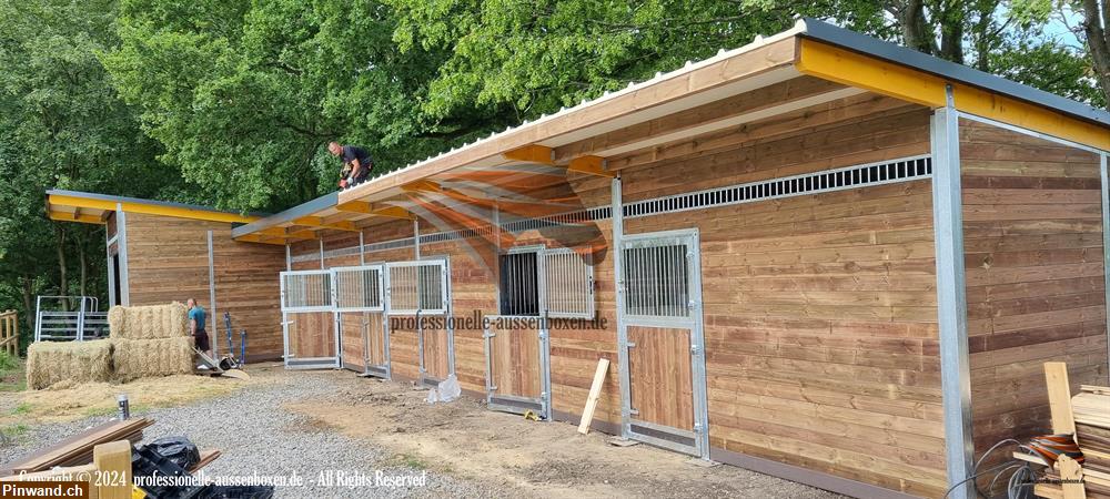 Bild 17: Modernen Pferdestall bauen, Aussenboxen, Pferdeboxen, Weidehütte, Pferdeunterstand, Stallungen,