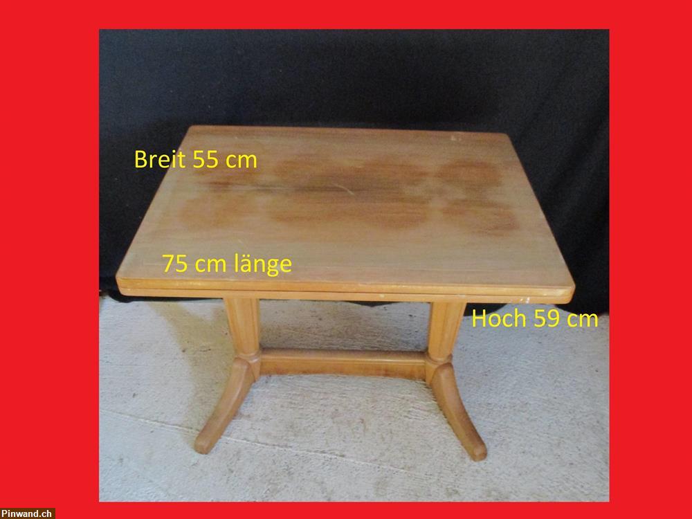 Bild 1: Tisch mit ausklappbarer Platte