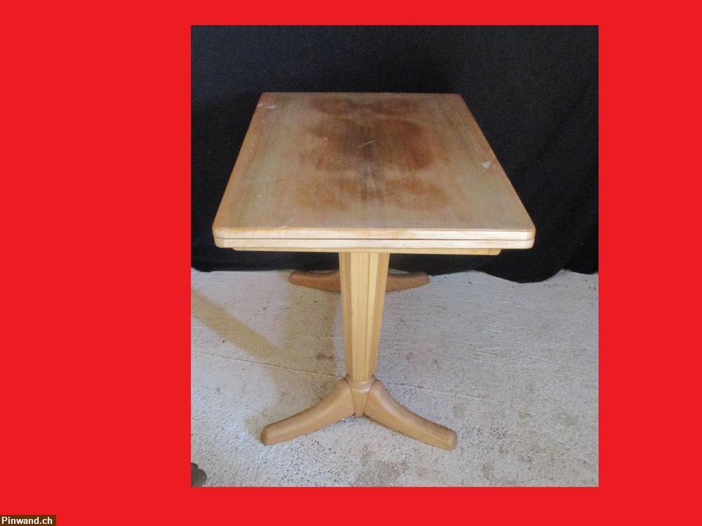 Bild 3: Tisch mit ausklappbarer Platte