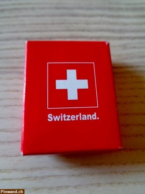 Bild 1: Switzerland Pin / Originalschachtel